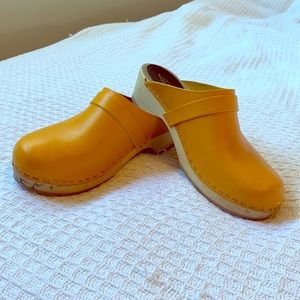 Swedish Hasbeens clog yellow sz 40